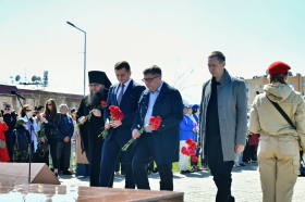 В Анадыре состоялось возложение цветов в День памяти и скорби