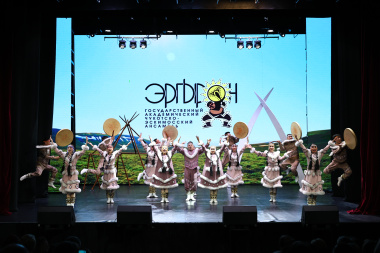 Жители Чукотки объединились в поддержку участников СВО на благотворительном концерте «Плечом к плечу»