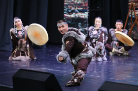 Плечом к плечу: Ансамбль «Эргырон» начинает знаковые гастроли по Чукотскому району 