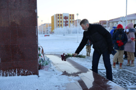 В столице Чукотки почтили память неизвестных солдат
