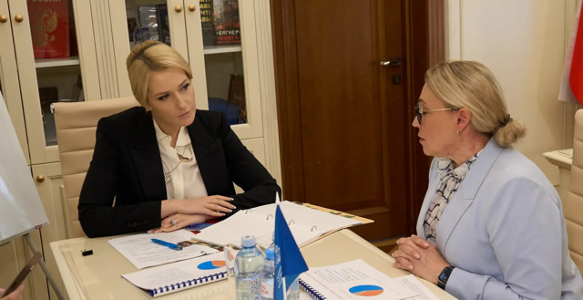Уполномоченный по правам человека в Чукотском АО Ирина Сенаторова представила отчет о работе регионального аппарата Уполномоченному по правам человека в РФ Яне Валерьеве Лантратовой.