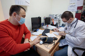 На Чукотке до конца года продлили режим коронавирусных ограничений 