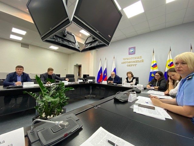 Уполномоченный по правам человека в Чукотском автономном округе приняла участие в окружной комиссии по делам несовершеннолетних