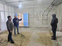 Руководитель Управления капитального строительства Андрей Булгаков проверил восстановление объектов в посёлке Новолуганское.
