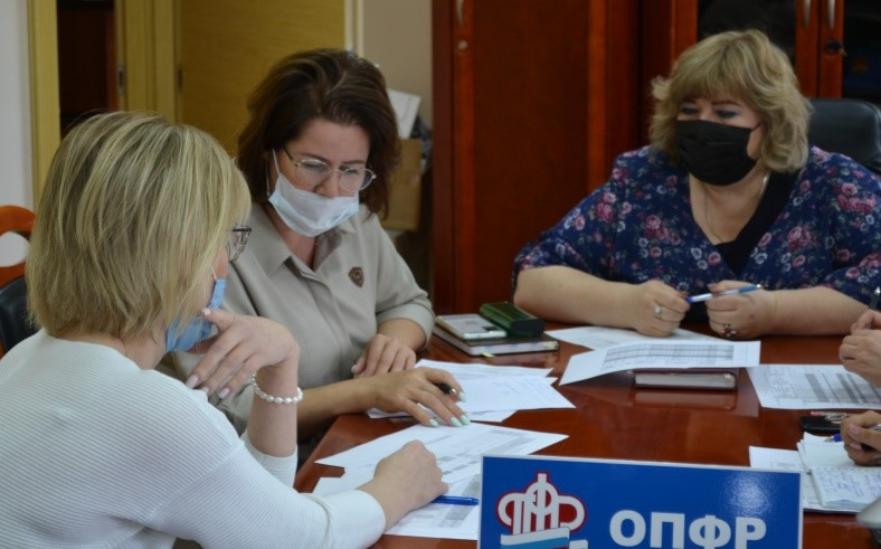 Вопросы приема заявлений на ежемесячные выплаты одиноким родителям детей от 8 до 16 лет включительно и беременным женщинам, которые находятся в трудной финансовой ситуации региональный омбудсмен обсудил с руководством  Отделения ПФР по Чукотскому АО