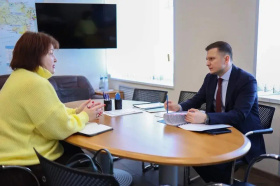 Павел Каргаполов встретился с руководителем регионального исполкома Народного фронта Чукотки Аленой Вакарик