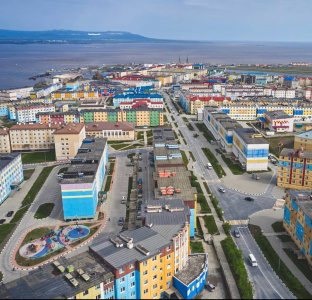 Семьи Чукотки продолжают оформлять и получать новые выплаты на детей от 8 до 17 лет