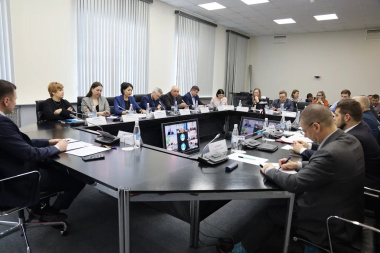 Павел Каргаполов провел заседание окружного Организационного комитета по проведению мероприятий, посвященных юбилею Великой Победы