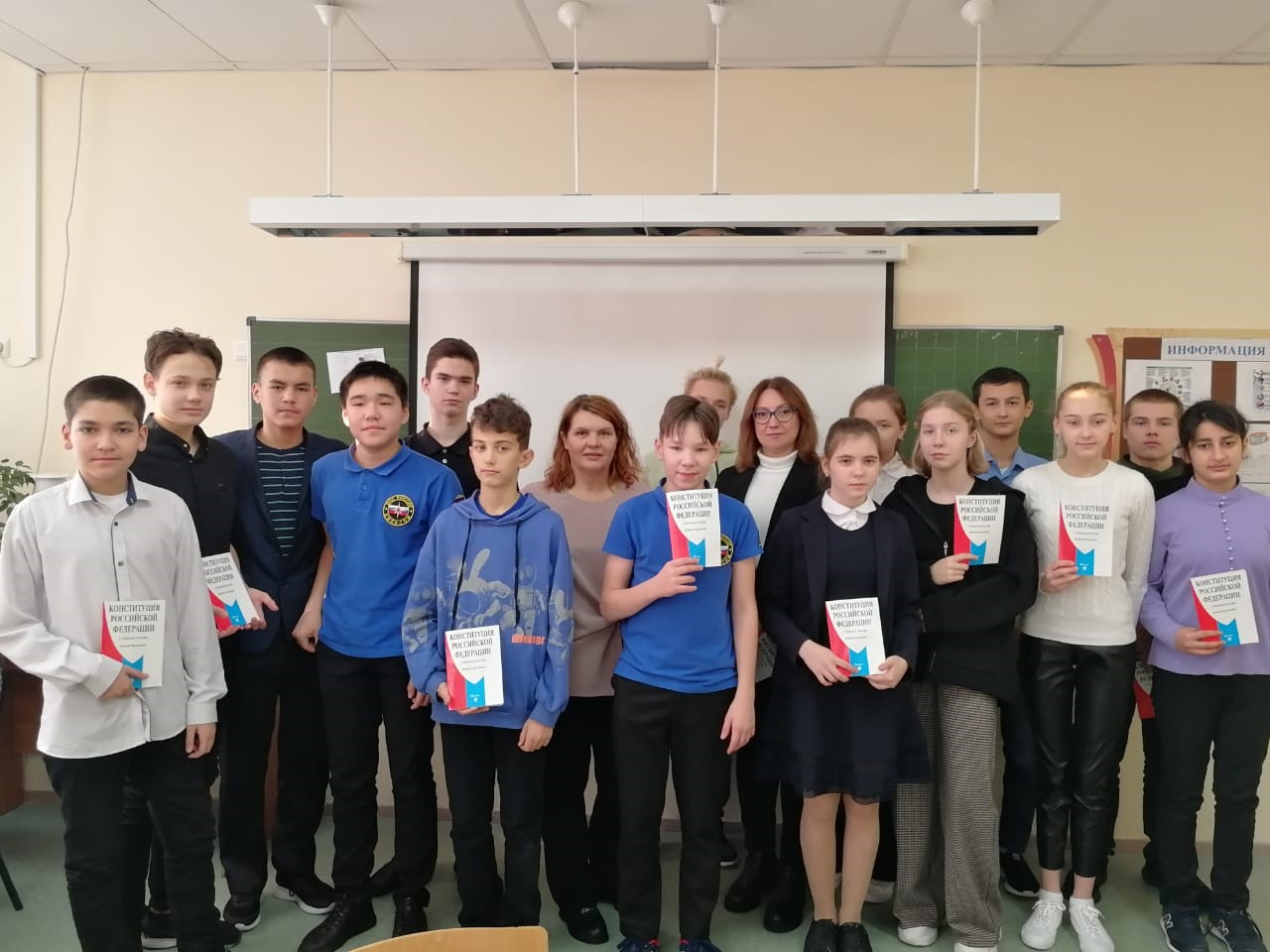 Уполномоченный по правам человека в Чукотском автономном округе провела урок права для школьников, посвященный Дню Конституции РФ 