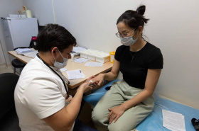 Жители Чукотки могут записаться на вакцинацию от COVID-19 через портал Госуслуг