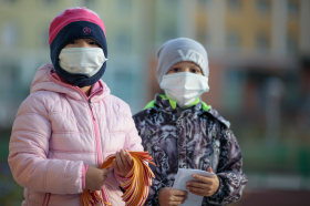 Жителям Чукотки раздали более тысячи муаровых лент в память об окончании Второй Мировой