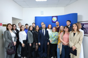 Губернатор Владислав Кузнецов встретился с делегатами Всемирного фестиваля молодёжи 