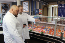 Участник программы «Герои Чукотки» ознакомился с производством АО «Чукотский лосось»