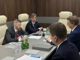 Рост пассажиропотока и развитие маршрутной сети обсудили на встрече Губернатор Владислав Кузнецов и глава «Аэрофлота» Сергей Александровский