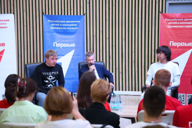 Губернатор Владислав Кузнецов провел встречу с молодыми активистами Анадыря