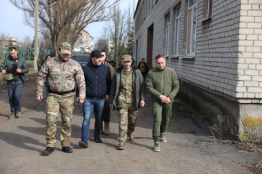 Чукотка доставила гуманитарный груз в подшефное село Новолуганское 